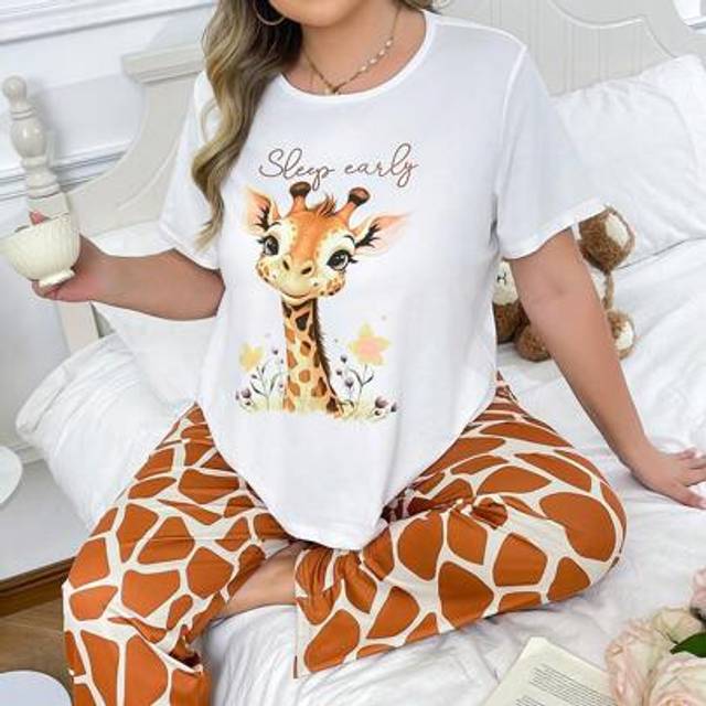 SHEIN Plus Size Women Giraffe Cartoon Print Round Neck Short Sleeve Top & Pants Pajama Set