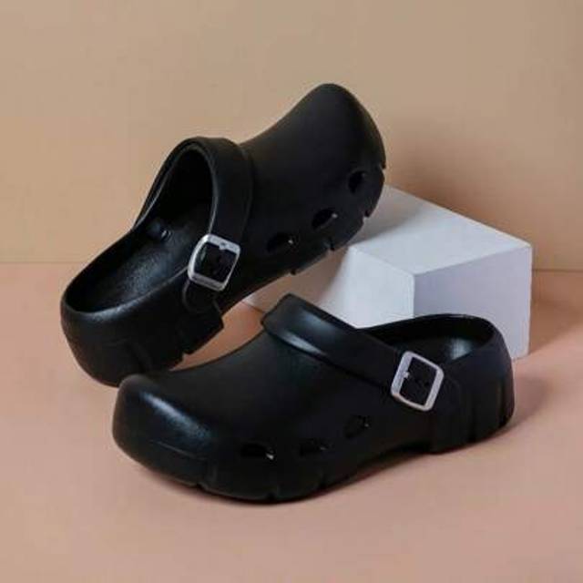 SHEIN Women&#39;s Surgical Room Breathable Sandals, Summer New Fashion Versatile Comfortable Soft Bottom Birkenstocks Slippers, Thick Sole Non-Slip Casual Beach