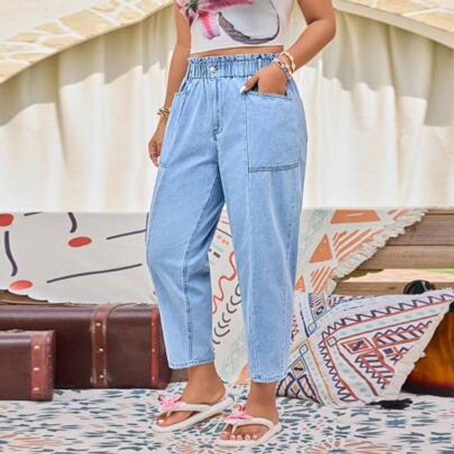 SHEIN Plus Size Women&#39;s Pocketed Tapered Fashion Washed Cropped Pants
