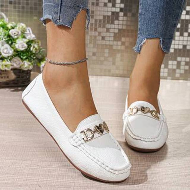 SHEIN Women&#39;s White Flat Slip-On Shoes With Butterfly Clasp Chain Decor, Work Casual Outdoor Low-Top Loafers