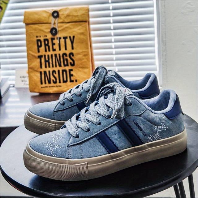 "(Blue Grey, 8) Men's Trendy Low-Top Skate Shoes, Comfortable Thick Rubber Sole, Stylish Maroon & White Color Scheme with ""SOMBORLEY"" Letter Print, Lac"