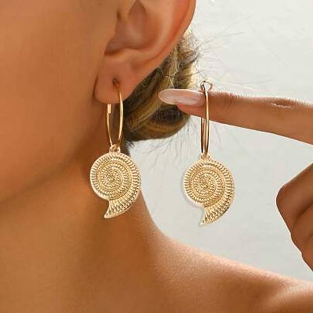 SHEIN 1 Pair Boho Beach Ocean Inspired Shell, Conch, Faux Pearl, Starfish Shaped Metal Dangle Earrings For Women, Fashion Oversized Jewelry, Versatile Wear