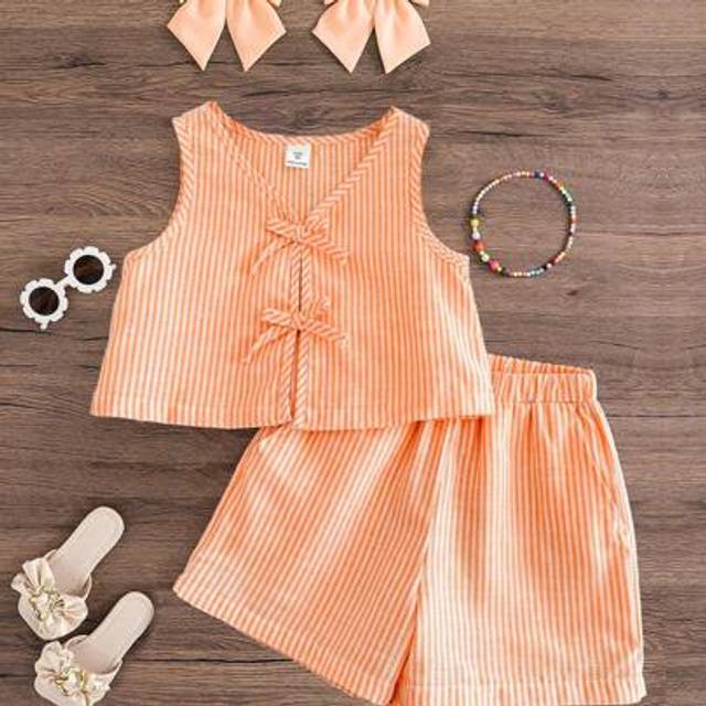 SHEIN 2pcs Young Girl Set: Woven Striped Round Neck Top And Woven Shorts