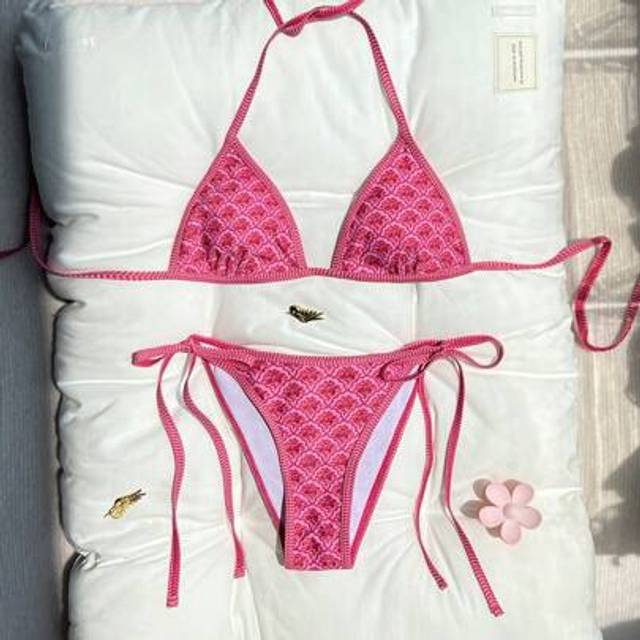 SHEIN 2pcs/Set Women Fuchsia Floral Side Twist High Cut Thong Bikini Swimsuit Set For Beach Holiday
