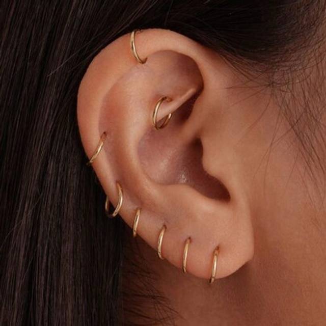 SHEIN 5 Pairs Small Hoop Earrings for Women: 18K Gold Plated Huggie Hoop Earrings for Cartilage Helix Tragus, Tiny Thin Hoop Earrings