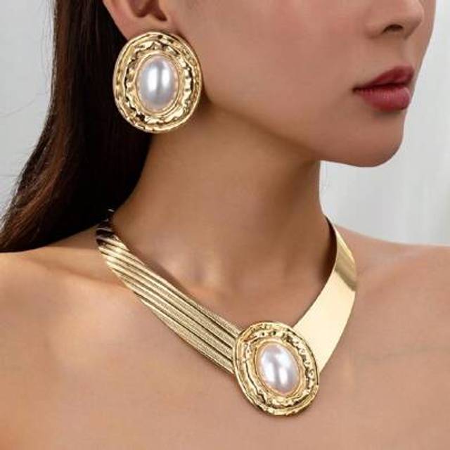 SHEIN 1set Luxury Exaggerated Creative Metal Large Pearl Stud Earrings, Pearl Necklace, Women Jewelry Set - Holiday Gift