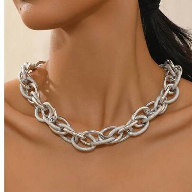 SHEIN 1pc Women Asymmetrical Chain Necklace, Chunky Exaggerated Collarbone Chain, Gold Color Jewelry Accessories For Party & Holiday