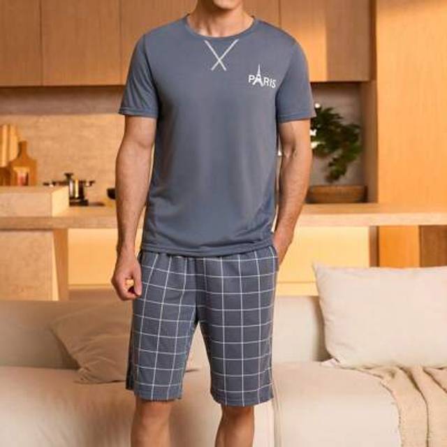 SHEIN 2pcs Men&#39;s Letter Print T-Shirt & Plaid Shorts Pajama Set