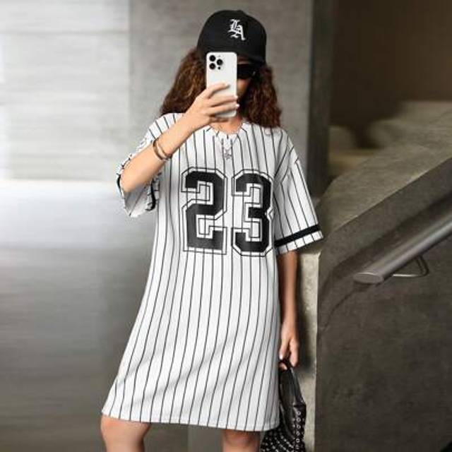 SHEIN Teen Girls&#39; Black & White Striped Knit Casual Street Style Numeric Print Round Neck Short Sleeve Dress/Sporty Top, Suitable For Summer, Sports, Back T
