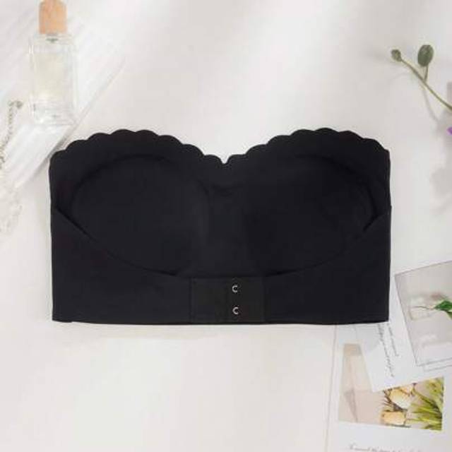 SHEIN Women Strapless Non-Slip Bra Wireless, Front Closure Seamless Ruffle Hem Bustier