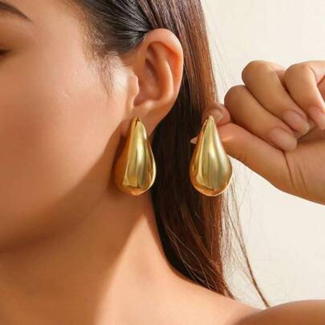 SHEIN 1 Pair New European And American Fashionable Personality Small Water Drop UV Gold-Plated CCB Dangle Earrings