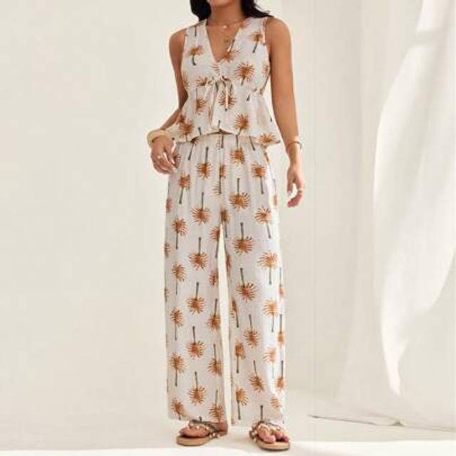 SHEIN 2 Piece Set Women&#39;s Vacation Palm Tree Print Deep V Neck Sleeveless Summer Shirt And Pants Beach Outfit Two Pieces Set