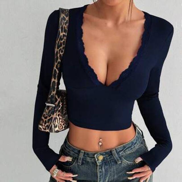 Flirla 1pc Women&#39;s Solid Color Deep V Neck Long Sleeve Lace Patchwork Fitted Crop Top Cheetah Print Tee For Spring Outfit