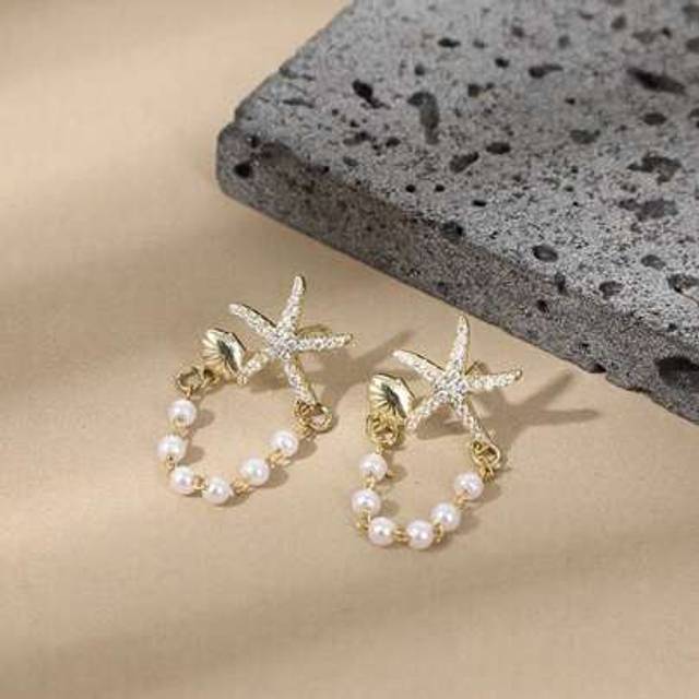 SHEIN A Pair Of Girly Sweet Bohemian Holiday Style Tassels With Diamond Starfish Shells And Faux Pearl Stud Earrings