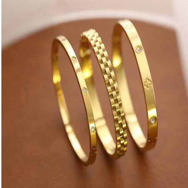 SHEIN 18K Gold Plated Stainless Steel Stackable Bracelet With Chain And Clover Design, Fashion Style For Women, Suitable For Casual, Party, Holiday, Birthda