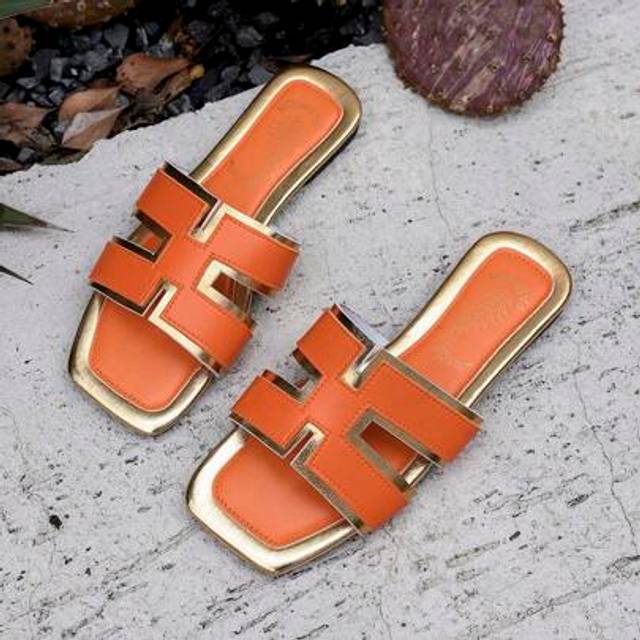 SHEIN Women Flat Square Toe Strappy Color Blocking Casual Vacation Style Fashion Beach Slippers