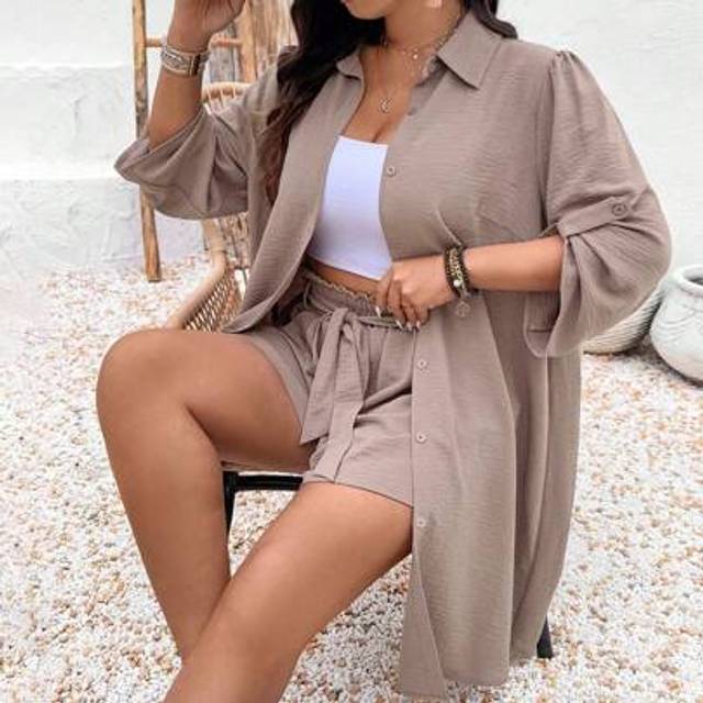 SHEIN Plus Size Holiday Casual Solid Color Shirt & Shorts 2 Pieces Set