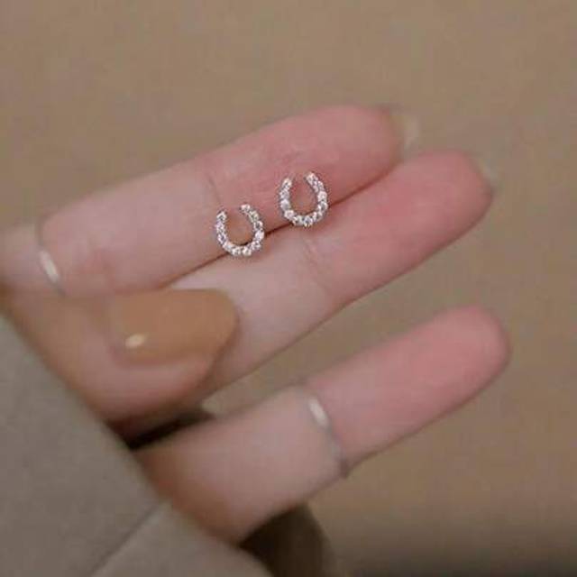 SHEIN 1pair Small Horseshoe-Shaped Cubic Zirconia Inlay Earrings, Minimalist U-Shaped Golden Ear Jewelry For Women, Gift