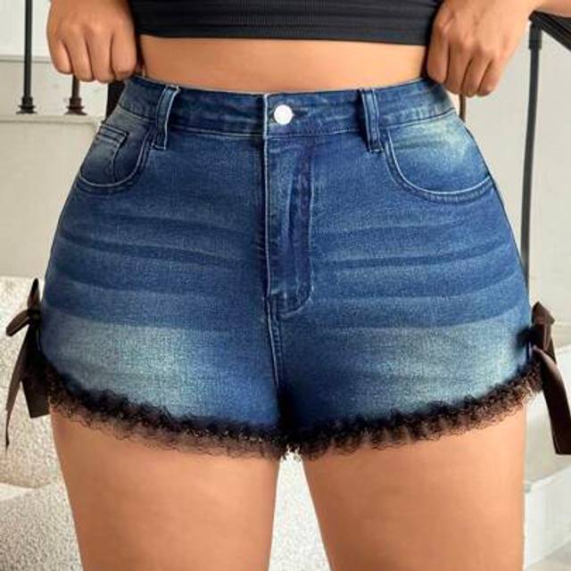 SHEIN Plus Size Women Y2K Streetwear Style Pocket Bow Lace Trim Shorts