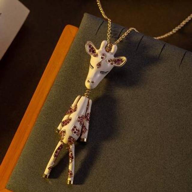 SHEIN A Cute Vintage Pink Deer Necklace Suitable For Daily Wear As A Gift Or Party Accessory.