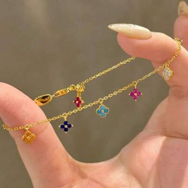 SHEIN 1pc Four-Leaf Flower Colorful Bracelet Versatile Summer Bracelet Light Luxury High-End Feel Bracelet