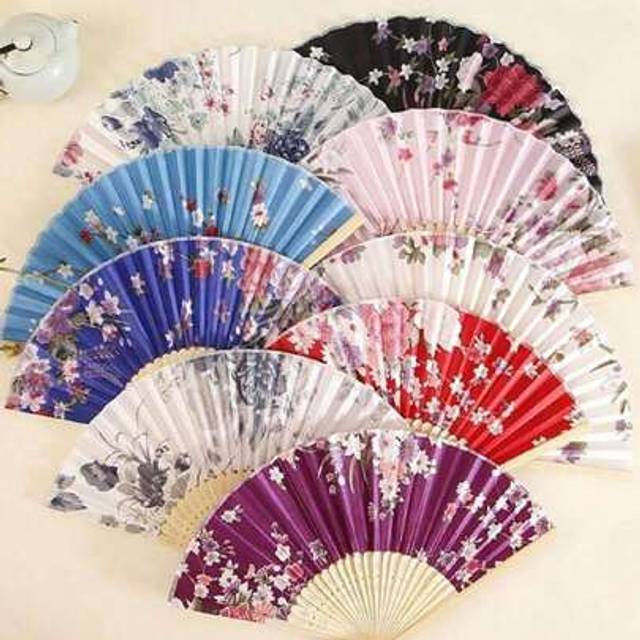 SHEIN Chinese Style Folding Fan With Tassel, Random Color And Bamboo Rib Style, Classical Silk Fan With Traditional Chinese Elements For Men And Women, Suit