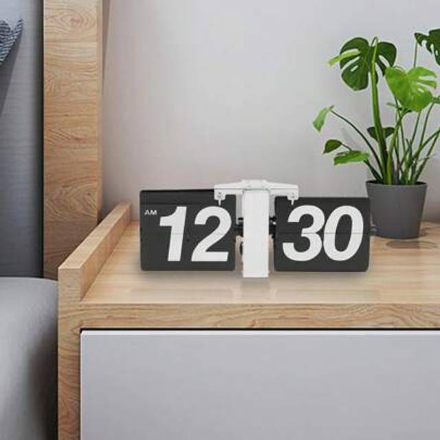 SHEIN Flipping Out Wall And Tabletop Flip Clock With Flip Blades, Large Numbers, Battery Operated Digital Display, For Living Rooms, Bedrooms, Studies, Offi
