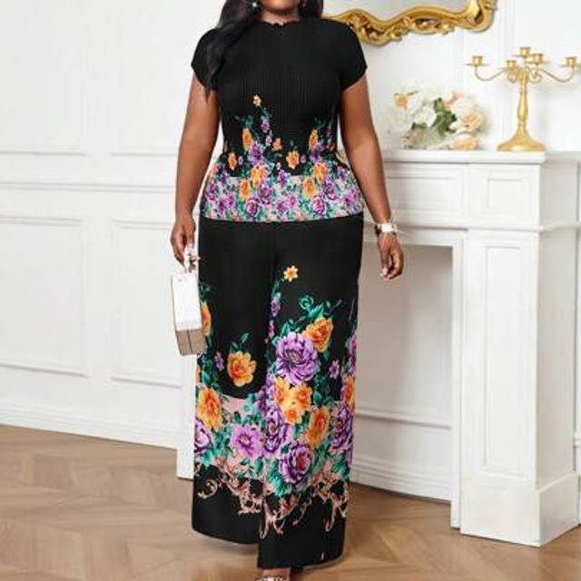 SHEIN Plus Size Floral Print Crew Neck Short Sleeve Top And Wide Leg Pants 2 Piece Set Going Out Outfits Plus Size Summer Clothes Vacation Outfits Woman