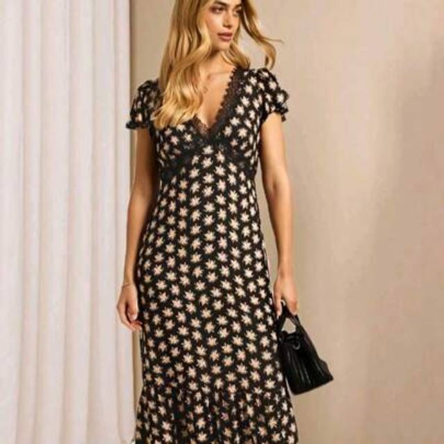 SHEIN Women&#39;s Summer Black Floral Print Elegant V-Neck Lace Patchwork Short Sleeve Midi Dress With Ruched Ruffle Hem, Slimming