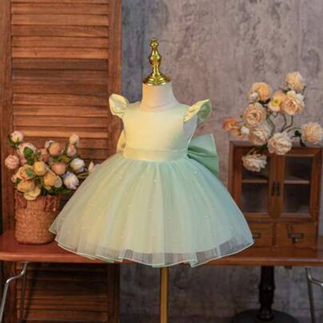 SHEIN Wedding Wedding Guest Pageboy Flower Girl Dance Dress, Baby Girl Princess Dress, Green Satin Small Fly Sleeves Make It Even Cuter And Playful. The Hem
