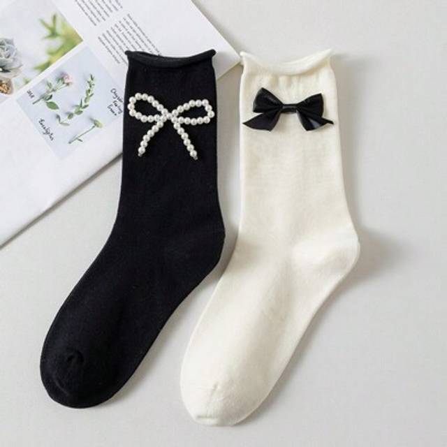 SHEIN 2pairs/set Black & White Cute School Style Japanese Pearl & Bowknot Pile Socks Suitable For Daily Party Wear