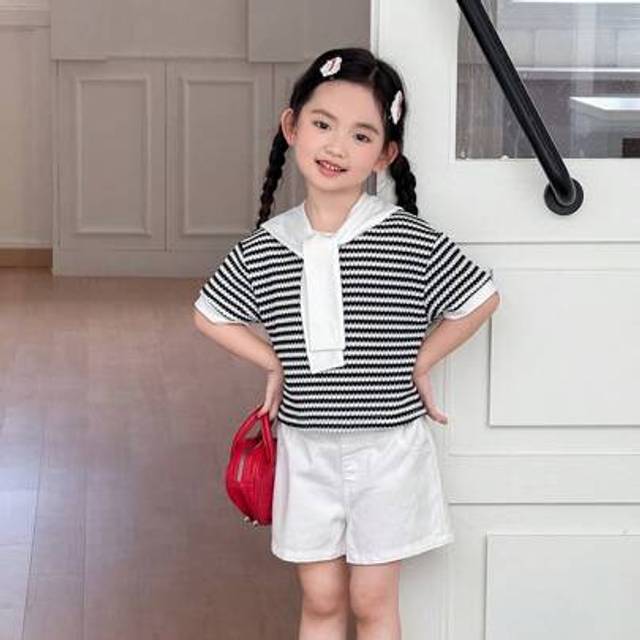 SHEIN Girl&#39;s Unique Striped Textured Faux Two Pieces Design Short Sleeve Top And White Denim Shorts Set, Minimalist Casual Summer Outfit For Toddlers
