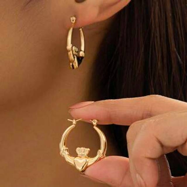 SHEIN 1 Pair Vintage Iron Alloy Geometric Circle Crown & Heart With Wings Stud Earrings, Petite Elegant & Fashion, Suitable For Valentine&#39;s Day Gift, Party,