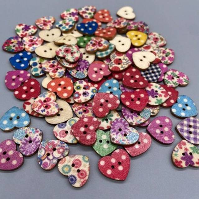SHEIN 50pcs/set Heart Shaped Printed Wooden Buttons With Two Holes For Sewing And Crafting