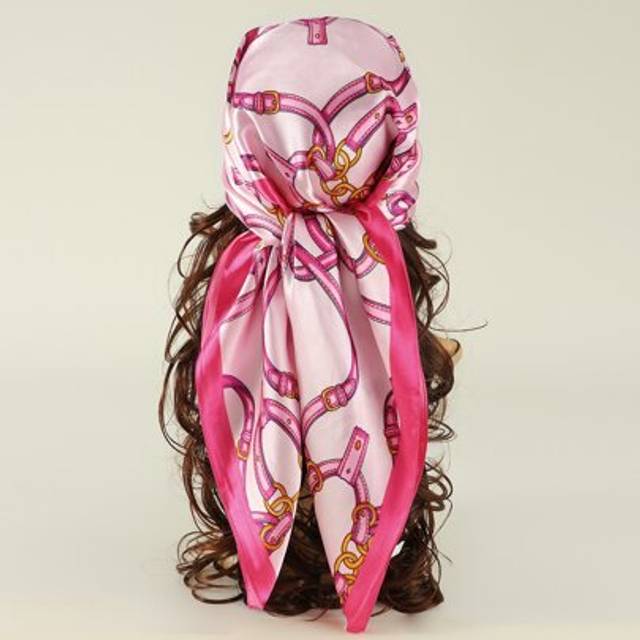 SHEIN 1pc 85 Square Scarf Moonlit Silk Chain Geometric Print Bandana Headwrap Bandana,Hair Band,Head Band Ideal For Dressing Up Your Look