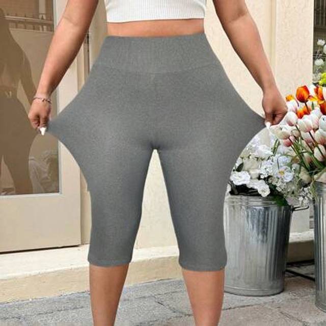 SHEIN Plus Size Women Grey Tight Capri Leggings For Summer Vacation