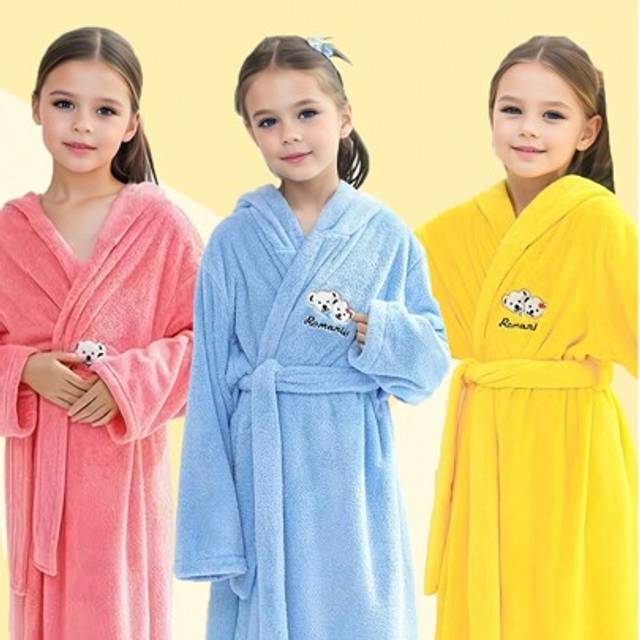 SHEIN 1pc Kids Long Hooded Bathrobe With Bear Embroidery, 100cm/39.37inch Length, Made Of Super Soft & Warm Coral Fleece, Suitable For Bathroom, Pool, Bedro