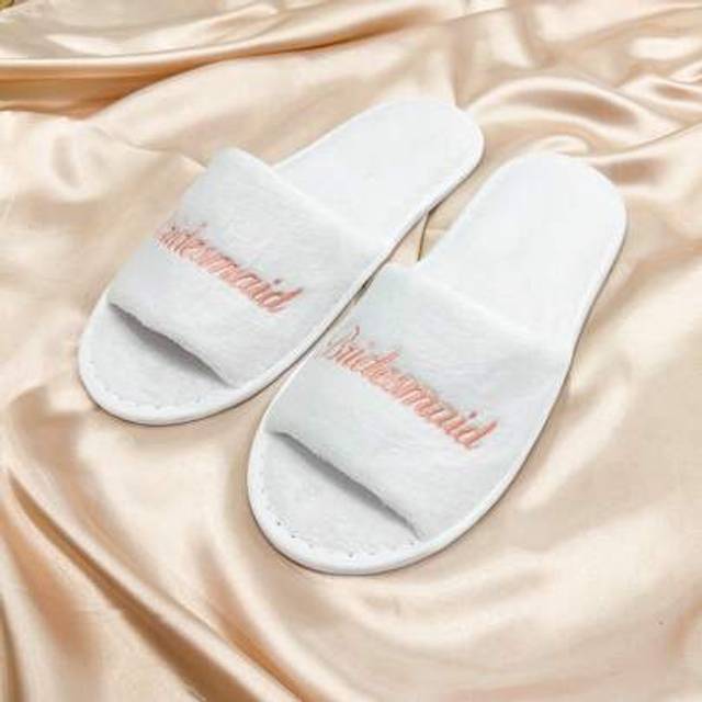 SHEIN Women&#39;s Pink Bridesmaid Embroidery Logo Semi-Covered Open-Toe Disposable Slippers, White Coral Fleece Material, Wedding/Bridesmaid Use
