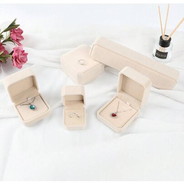 SHEIN 1pc High-End Luxurious Apricot Colored Jewelry Storage Box With Thickened Sealing Plush Jewelry Organizer Box For Wedding & Festival Gift