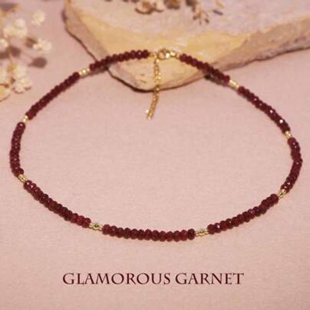 SHEIN 1pc Natural Garnet Stone Necklace For Women - Golden-Tone Elegant Jewelry, Deep Red Gemstone Beads For Daily Wear & Gift, Boosts Confidence & Enhances