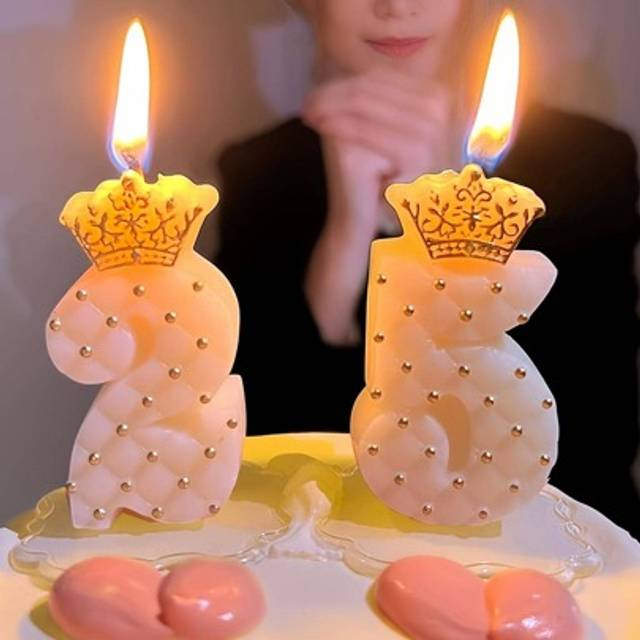 SHEIN 1pc White Crown Shaped Rhinestone Mesh 0-9 Birthday Cake Candle Decoration Candle,