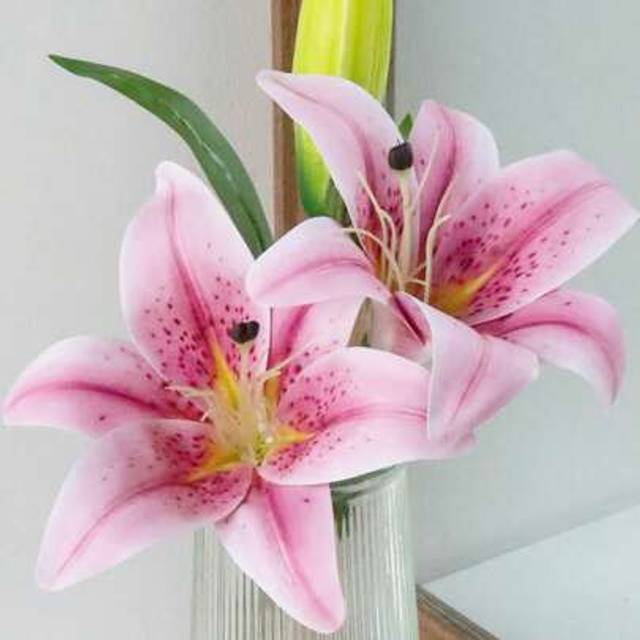 SHEIN 1pc/2pcs/3pcs/5pcs/6pcs Silk Fabric Rubber Simulated Lily, 33cm Length, Suitable For Floral Arrangement, Home Decoration, Vase, Garden, Windowsill, We