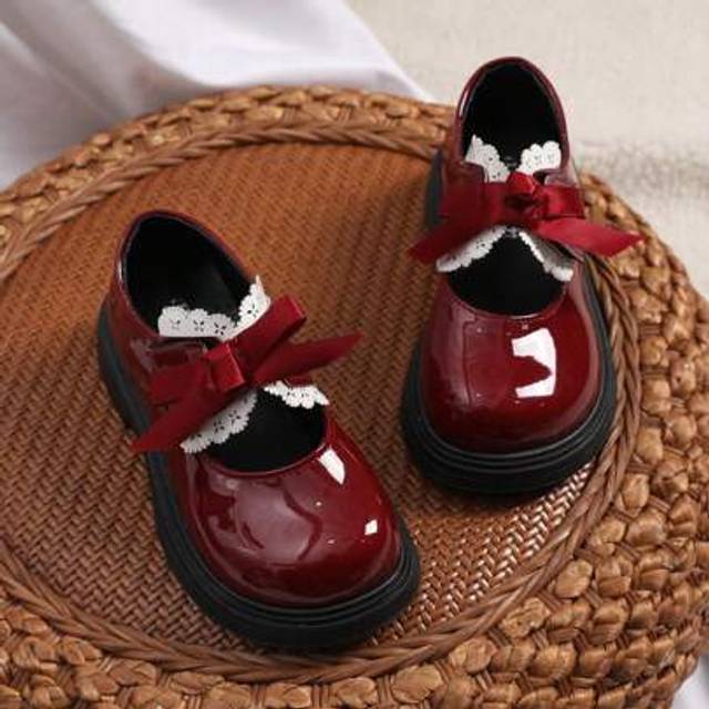 SHEIN 1 Pair Girls&#39; Leather Shoes, Soft Bottom Princess Style Bowknot Flats, New Spring/Autumn 2024 Collection