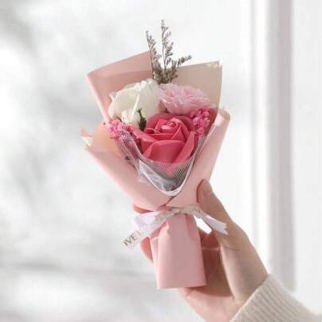 SHEIN Mini Dried Rose Bouquet, Suitable For Weddings, Birthdays, Girlfriends, Teachers, Elders&#39; Holiday Gifts, As A Gratitude Gift, Graduation Season Gift,