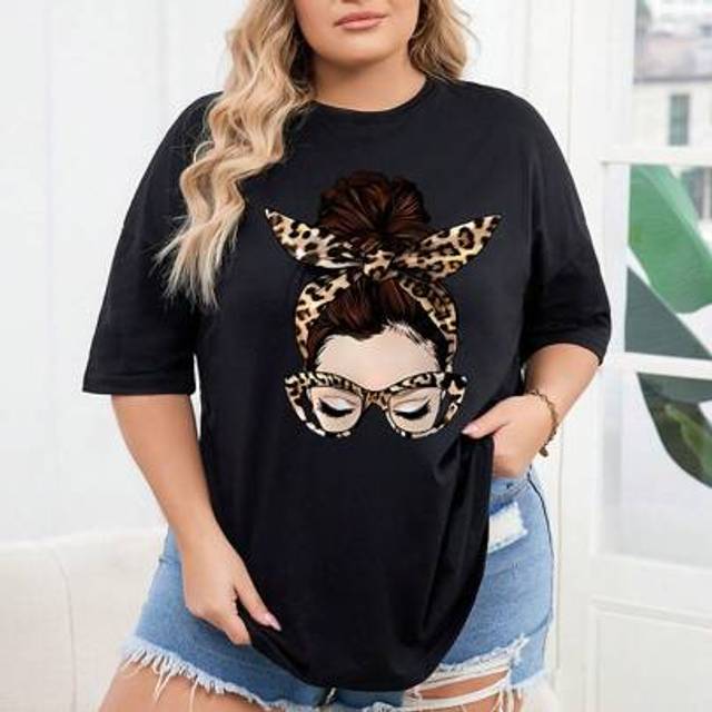 SHEIN Women Plus Size Black Top Women Fashion Loose Fit Plus Size T-Shirt Women White Graphic Tee Women Casual Loose Fit Crew Neck Short Sleeve Plus Size T-