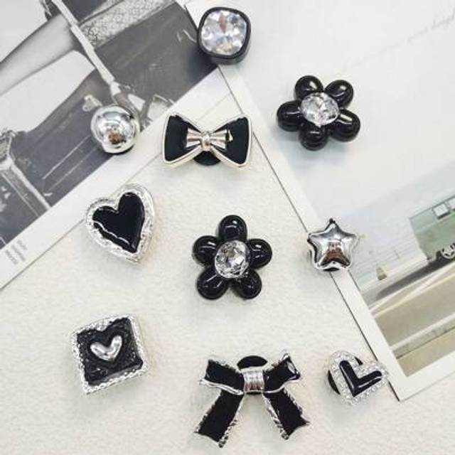 SHEIN 8PCS ABS Resin Black Luxury Handbag Shoe Charms Rhinestone Bling Golden Bear Shoes Decorations Removable Star Chain Shoe Accessories Mutlifunctional D