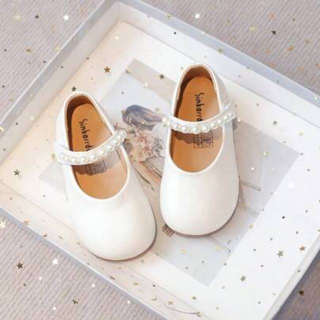 SHEIN 1 Pair Of Children&#39;s Pearl Strap PU Leather Anti-Slip Round Toe Flat Princess Style Mary Jane Shoes Birthday Party / Everyday Baby Flats
