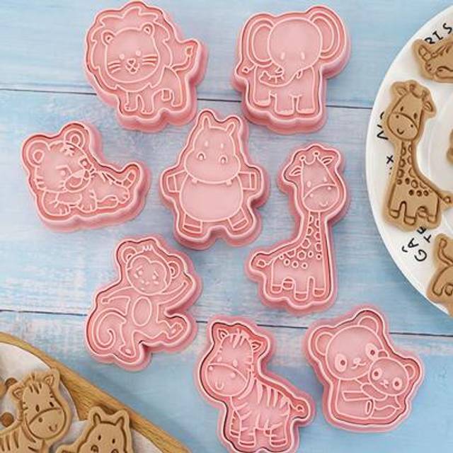 SHEIN 8pcs Plunger Cookie Cutters, Forest Animal Cookie Mold Set Includes Zebra, Giraffe, Lion, Fondant Baking Mold Biscuit Embossing Cutter