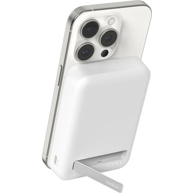Belkin BoostCharge Pro trådlös powerbank 10 000 mAh med Qi2, MagSafe-kompatibel bärbar laddare + inbyggt utfällbart stöd - För iPhone 16, 16 Plus, 16 Pro, 16 Pro Max, iPhone 15, m.fl. - Vit