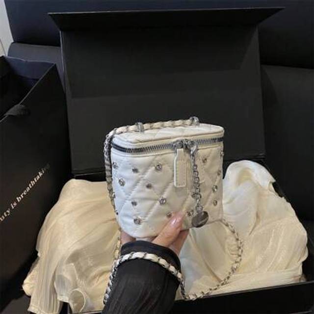 SHEIN 2025 New Arrival Niche High-Quality Makeup Box Bag, Mini Lipstick Bag, Women&#39;s Mini Fashion Handbag & Shoulder Bag, Shiny Box Clutch Bag